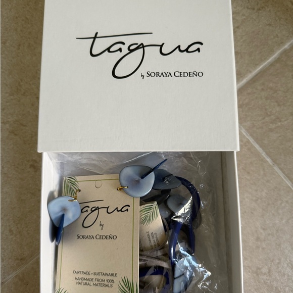 Tagua Blue Earrings and necklace - Picture 3 of 6